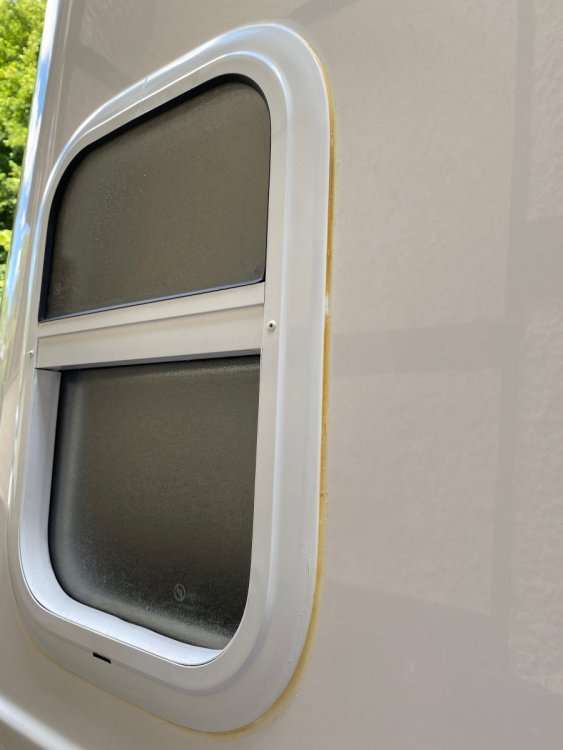 Typical example of a sealant yellowing